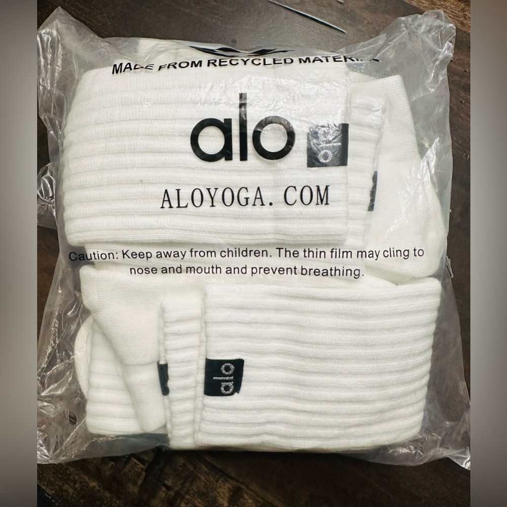 alo Brand New Cozy White Ribbed Slouch Sock pair